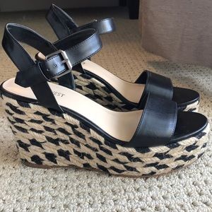 Black wedges with Black & Tan braided heel (Sz :9)